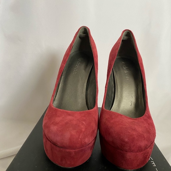 🌸3/20🌸 Burgundy suede platform heels - Picture 1 of 4